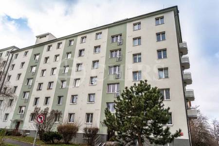 Prodej bytu 3+1 s balkonem, OV, 62m2, ul. Poděbradská 572/156, Praha 9 - Hloubětín