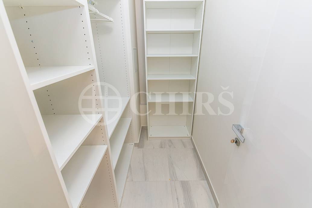 Pronájem bytu 2+kk s lodžií a garážovým stáním, OV, 66m2, ul. U Nikolajky 3325/34, Praha 5 - Smíchov