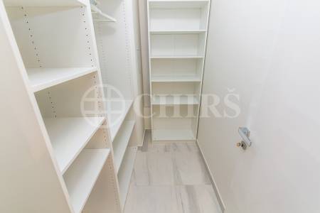 Pronájem bytu 2+kk s lodžií a garážovým stáním, OV, 66m2, ul. U Nikolajky 3325/34, Praha 5 - Smíchov