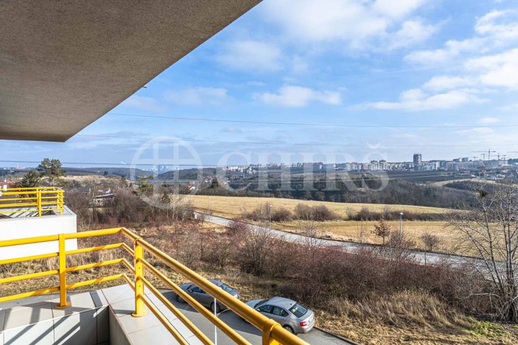 Prodej bytu 4+1 s balkonem, lodžií, sklepem a garážovými stáními, OV, 172m2, ul. Klausova 1361/13a, Praha 5 - Stodůlky