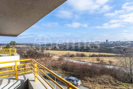 Prodej bytu 4+1 s balkonem, lodžií, sklepem a garážovými stáními, OV, 172m2, ul. Klausova 1361/13a, Praha 5 - Stodůlky