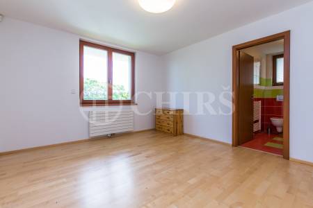 Prodej rodinného domu 6+1, 360 m2 s terasou,  zahradou, bazénem a garážovým stáním, Trnová 179, Trnová u Jíloviště 