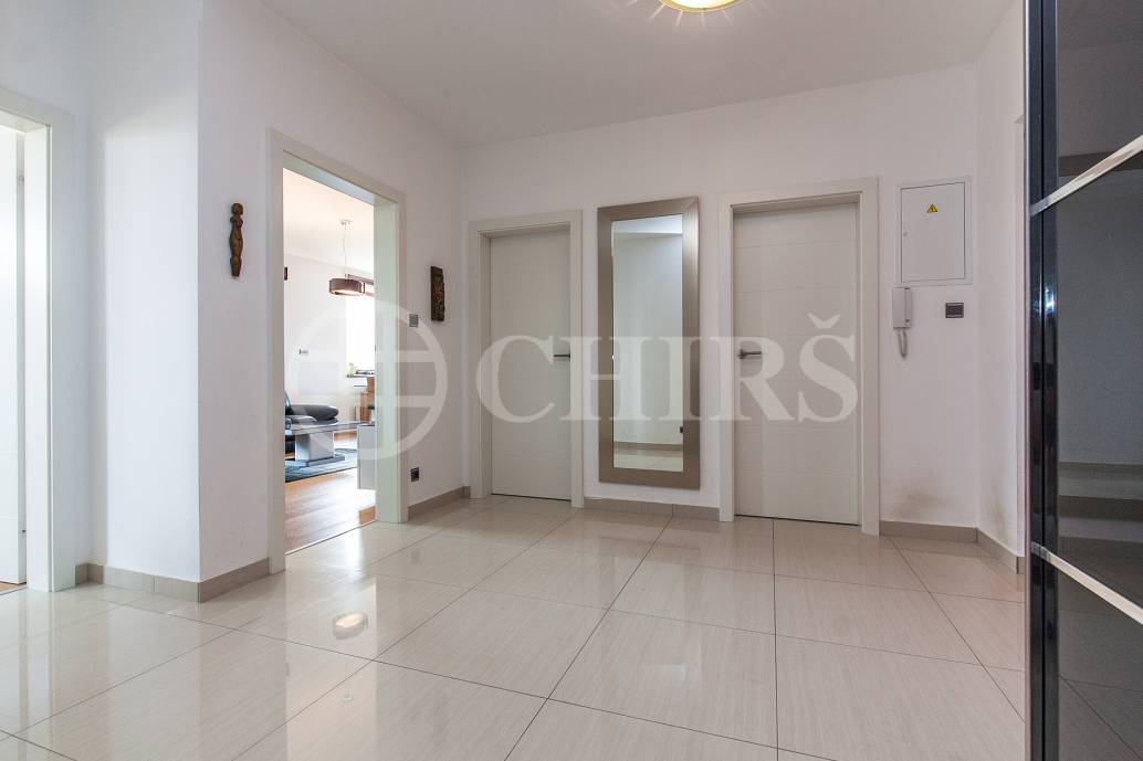 Prodej bytu 3+kk/T/GS, OV, 98m2, ul. Lanžhotská 475/4, Praha 5 - Zličín