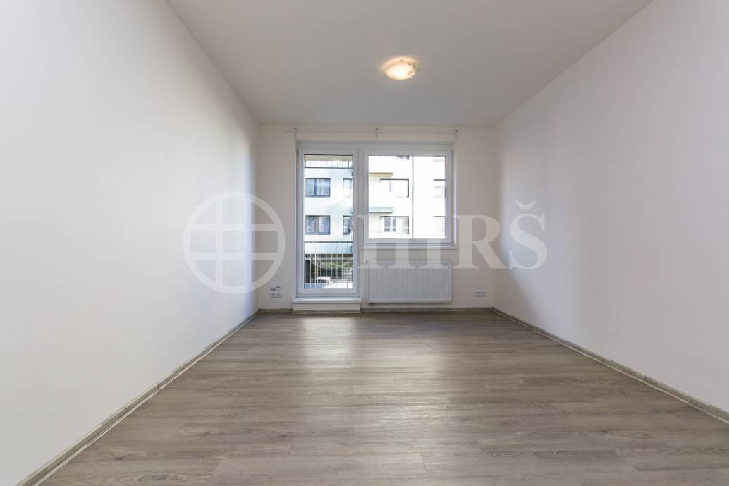 Pronájem bytu 2+kk s balkonem, OV, 54m2, ul. Svitákova 2810/5, Praha 5 - Stodůlky