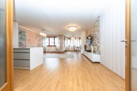 Prodej bytu 3+kk s balkonem, OV, 116m2, ul. Hanusova 1537/1b, Praha 4 - Michle