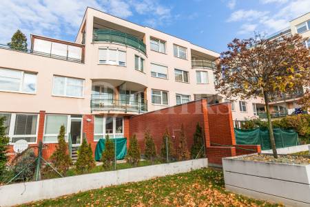 Prodej bytu 2+kk/L/GS, OV, 47m2, ul. Voskovcova 1130/32, Praha 5 - Hlubočepy