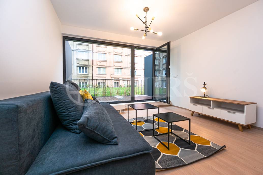 Pronájem bytu 1+kk/T + garážové stání, OV, 37m2 + 8m2 terasa, ul. Ocelářská 2625/17, P-9 Libeň Pronájem bytu 1+kk/T + garážové stání, OV, 37m2 + 8m2 terasa, ul. Ocelářská 2625/17, P-9 Libeň