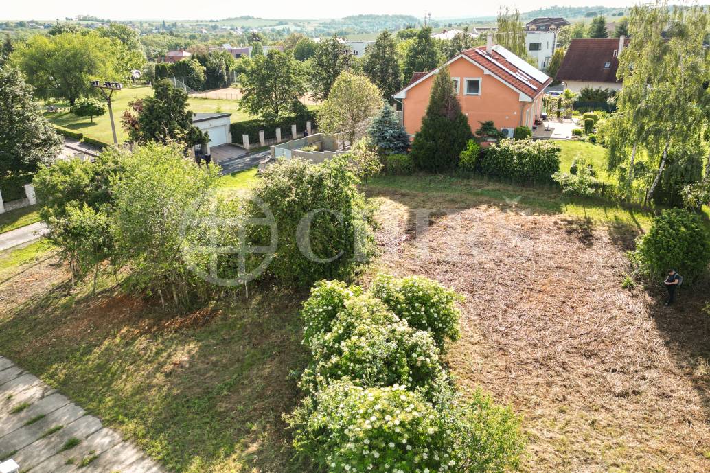 2 Prodej stavebního pozemku, 888m2, obec Statenice, Praha-západ
