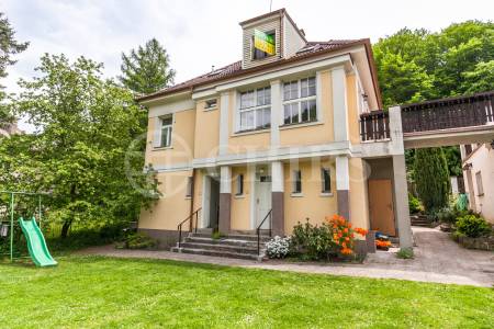 Prodej vily, OV, 233m2, ul. V Dolích 308, Praha západ – Černošice