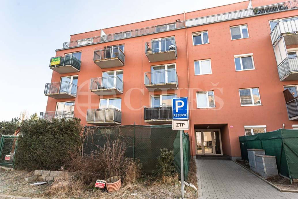 Pronájem bytu 2+kk s balkonem, OV, 45m2, ul. Žitná 1871, Hostivice, okr. Praha-západ