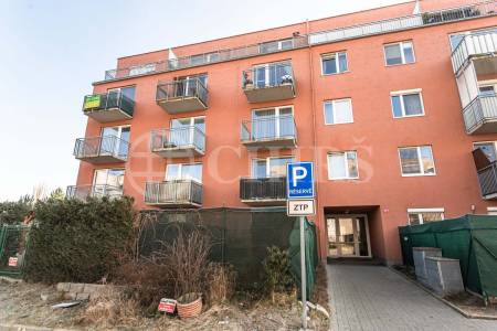 Pronájem bytu 2+kk s balkonem, OV, 45m2, ul. Žitná 1871, Hostivice, okr. Praha-západ