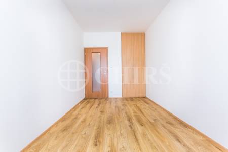 Pronájem bytu 2+kk s balkonem, OV, 43m2, ul. nám. Junkových 2870/3, Praha 13 - Stodůlky