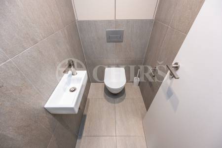 Pronájem bytu 3+kk s balkonem, sklepem a garážovým stáním, OV, 101m2, ul. Mukařovského 3121/4, Praha 5 - Stodůlky