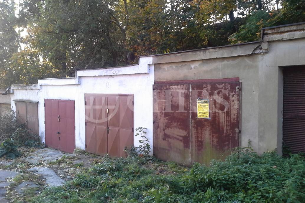 Prodej řadové garáže, 19 m2, OV, ul. Paťanka, Praha 6 - Dejvice