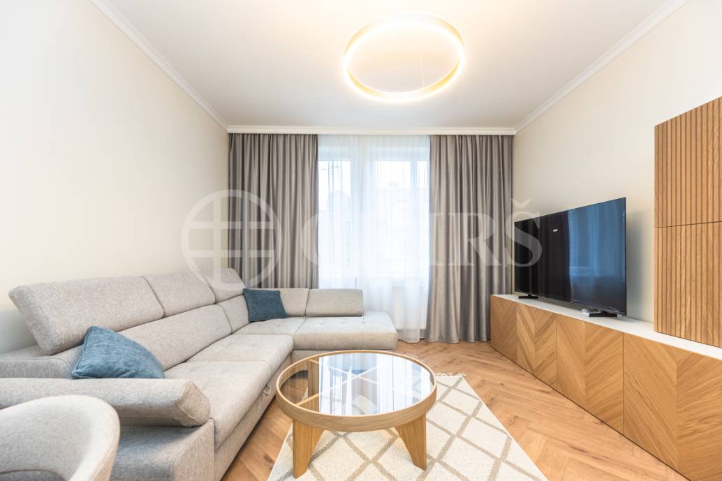 Pronájem  bytu 2+kk s balkonem, 53m2, ul. Mostecká, Praha 1- Malá Strana