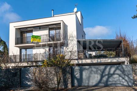 Prodej rodinného domu 5+kk, OV, 270m2, ul. Na Vinici 395/13, Klecany, Praha - východ