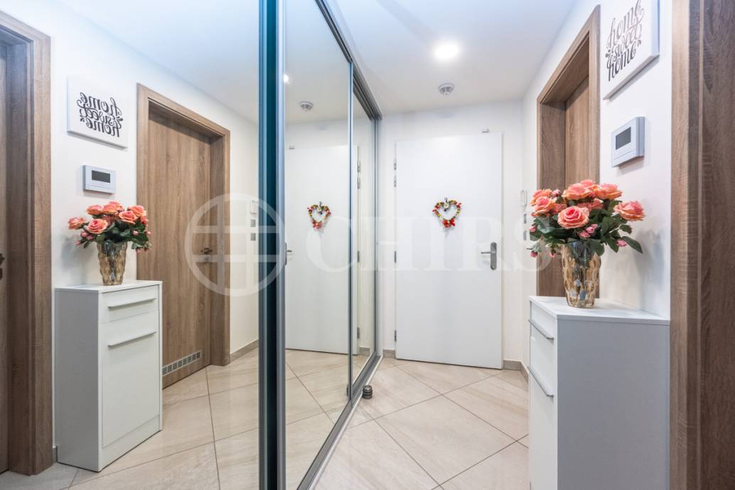 Prodej bytu 3+kk/L, sklep, garáž, OV, cca 100m2 vč. lodžie a sklepa, ul. Sokolovská 1019/312a, P-9