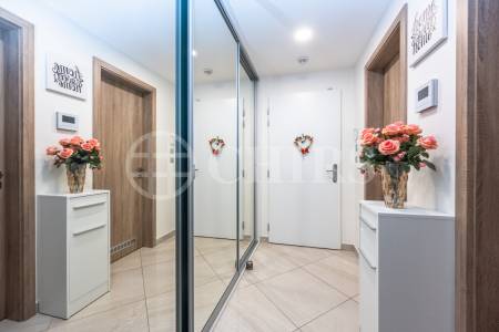 Prodej bytu 3+kk/L, sklep, garáž, OV, cca 100m2 vč. lodžie a sklepa, ul. Sokolovská 1019/312a, P-9
