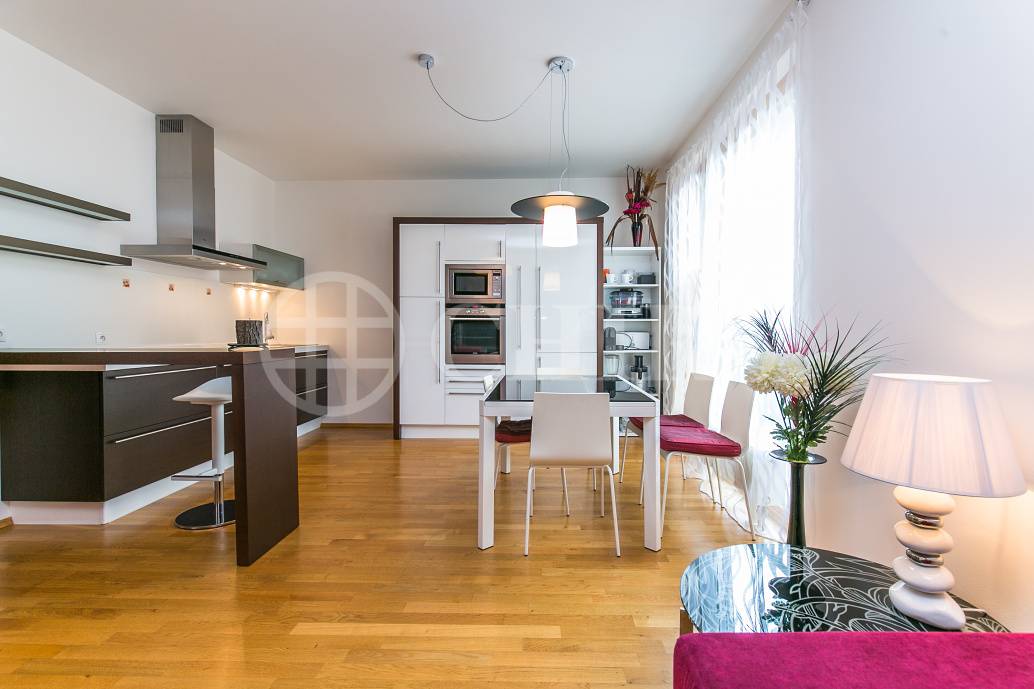 Prodej bytu 4+kk s balkonem a 2x garážovým stáním, OV, 113m2, ul. Za Zámečkem 746/5a, Praha 5 - Jinonice