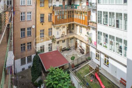 Prodej exkluzivního loftového bytu 150 m2, v historickém jádru Prahy