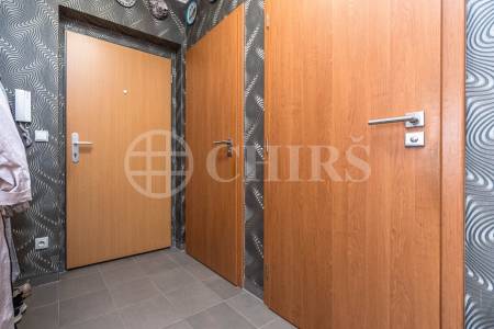 Prodej bytu 3+kk s terasou, zahradou 315m2 a dvěma parkovacími stáními , OV, 60 m2, ul. Příhodova, Chýně