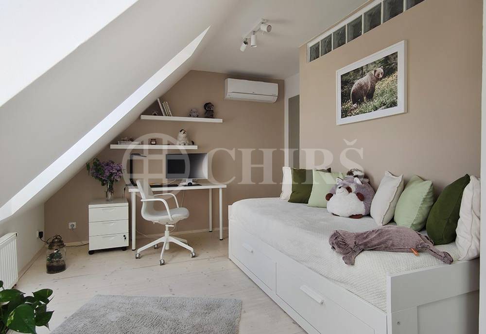 Pronájem mezonetového bytu 3+kk, 116 m², OV, Vršovická 808/30, Praha 10 – Vršovice.