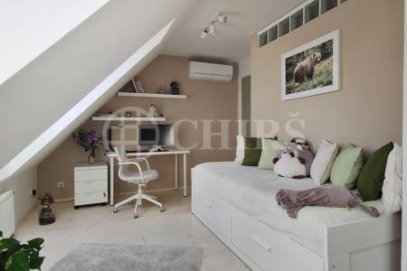 Pronájem mezonetového bytu 3+kk, 116 m², OV, Vršovická 808/30, Praha 10 – Vršovice.