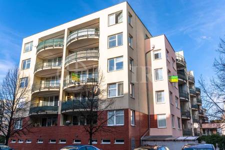 Prodej bytu 3+kk s lodžií, OV, 82m2, ul. Voskovcova 1130/30, Praha 5 - Hlubočepy