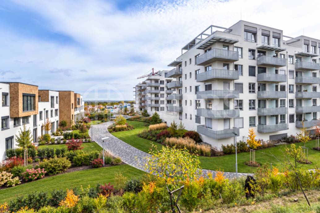 Prodej bytu 2+kk s balkonem, sklepem a garážovým stáním, DV, 47 m2, ul. Honzíkova, Praha 10 - Štěrboholy