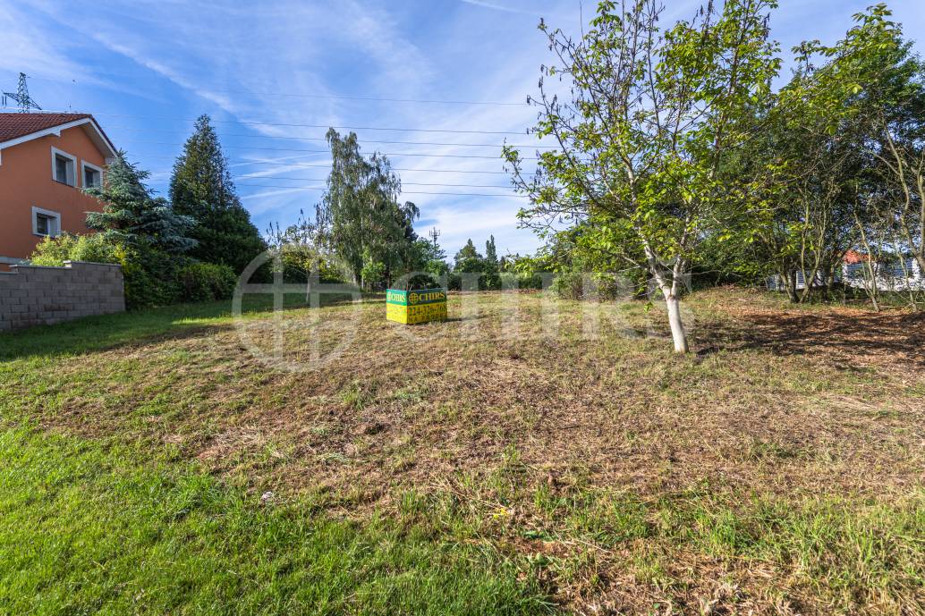 5 Prodej stavebního pozemku, 888m2, obec Statenice, Praha-západ