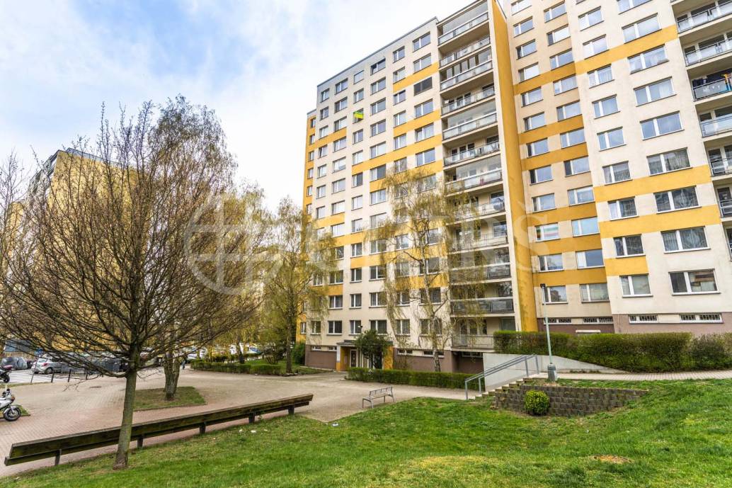 Prodej bytu 2+kk se sklepem, OV, 46m2, ul. Ciolkovského 856/4, Praha 6 - Ruzyně