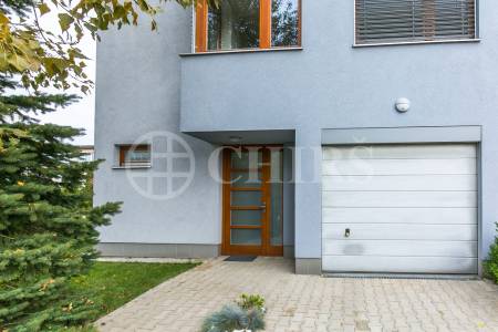 Prodej řadového rodinného domu 6+kk/2xL/G, 200m2, ul. Frimlova 1373/2D, Praha 5 - Stodůlky