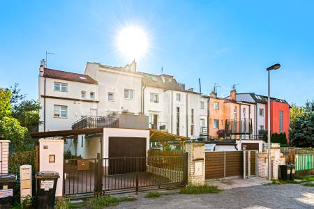 Prodej rodinného domu 5+kk s garáží, ul. U nové dálnice 703, Praha 4 - Chodov