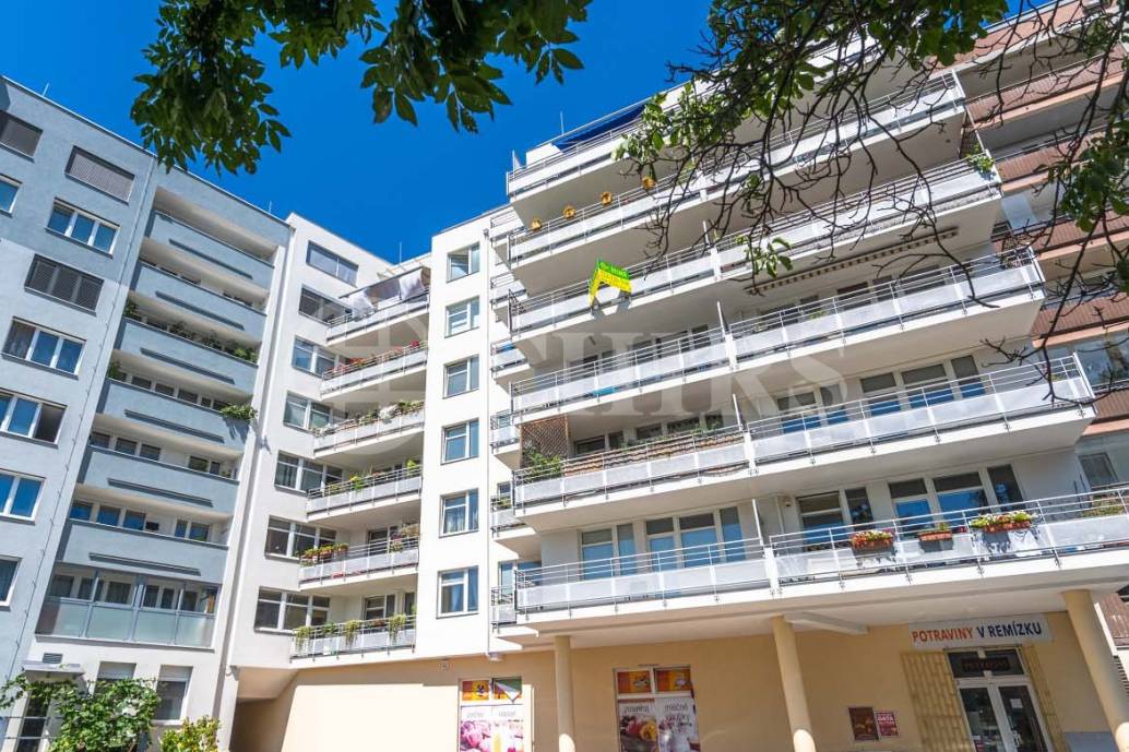 Prodej bytu 2+kk s balkonem, OV, 68m2, ul. Trnkovo náměstí 1112/1, Praha 5 - Hlubočepy