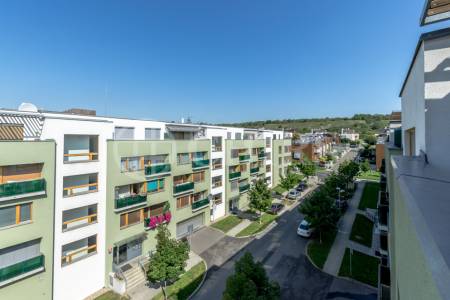 Pronájem bytu 2+kk s balkonem, terasou a garážovým stáním, OV, 73m2, ul. Vidoulská 760/4, Praha 5 - Jinonice