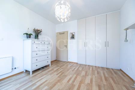 Pronájem bytu 3+kk s balkonem, lodžií a dvěma garážovými stáními, OV, 86 m², ul. Vacínovská 831/6, Praha 5 – Jinonice