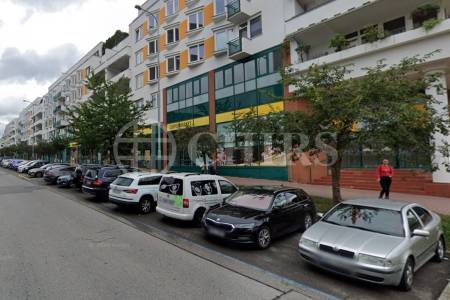 Pronájem garážového stání, OV, 18m2, ul. Högerova 1098/15, Praha 5 - Hlubočepy