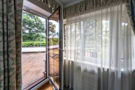 Pronájem rodinného domu 9+1 se zahradou, bazénem a garáží, OV, 390 m2, ul. Ke Školce, Průhonice, Praha-západ