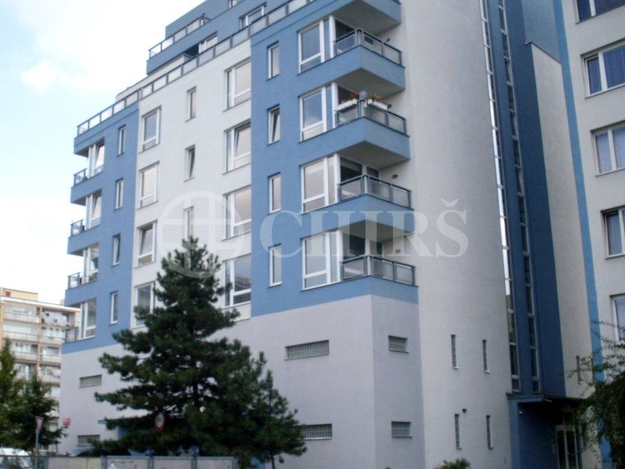 Prodej 3 garážových stání, OV, 3x 13m2, ul. Přeštická 1087/22, Praha 10 - Hostivař