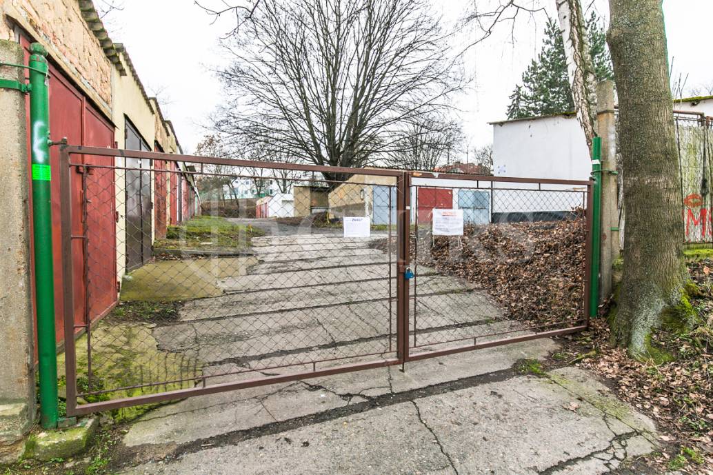 Pronájem garáže, OV, 13 m2, ul. Generála Píky, Praha 6 - Dejvice