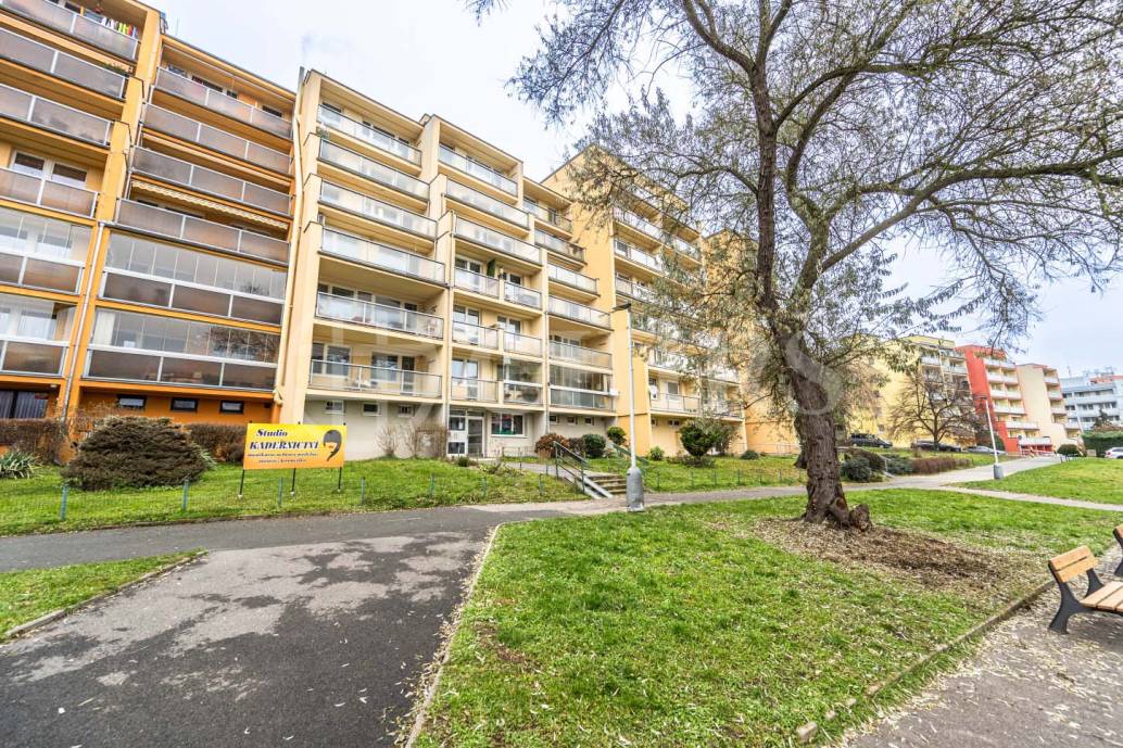 Prodej bytu 1+1 s balkonem a sklepem, DV, 65m², ul. Sartoriova 27/11, Praha 6 - Břevnov