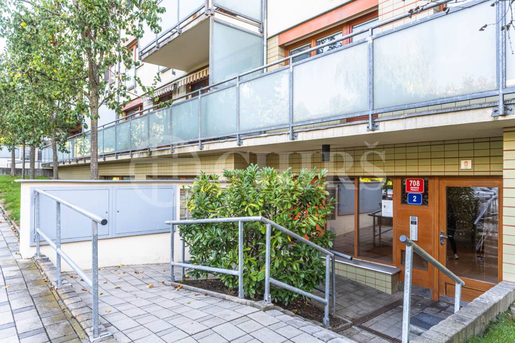 Pronájem bytu 3+kk se dvěma balkony, sklepem a garážovým stáním, OV, 94m2, ul. Schwarzenberská 708/2, Praha 5 - Jinonice