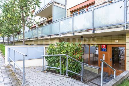 Pronájem bytu 3+kk se dvěma balkony, sklepem a garážovým stáním, OV, 94m2, ul. Schwarzenberská 708/2, Praha 5 - Jinonice