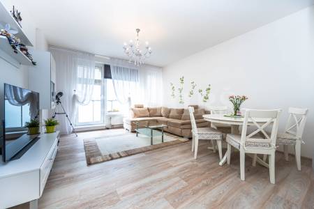 Prodej bytu 2+kk se dvěma balkony a garážovým stáním, OV, 74m2, Svitákova 2790/3, Praha 5 - Stodůlky