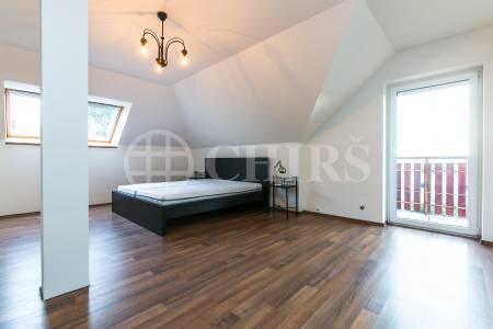 Pronájem rodinného domu 4+1, OV, 230m2, ul. K Rozvodně 1046/1, Praha - Slivenec