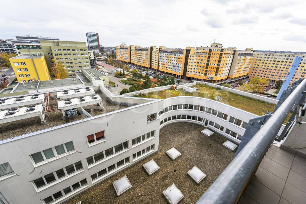 Pronájem bytu 2+kk s balkonem, OV, 90m2, ul. Petržílkova 2583/15, Praha 13 - Hůrka