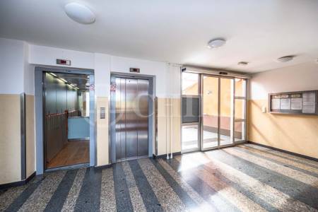 Prodej bytu 2+kk s lodžií, DV, 45m2, ul. Slévačská 902/11, Praha 9 - Hloubětín