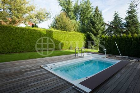 Prodej rodinné vily 7+1+příslušenství, 402m2, pozemek 1138m2, ul. Chrpová 648, Průhonice