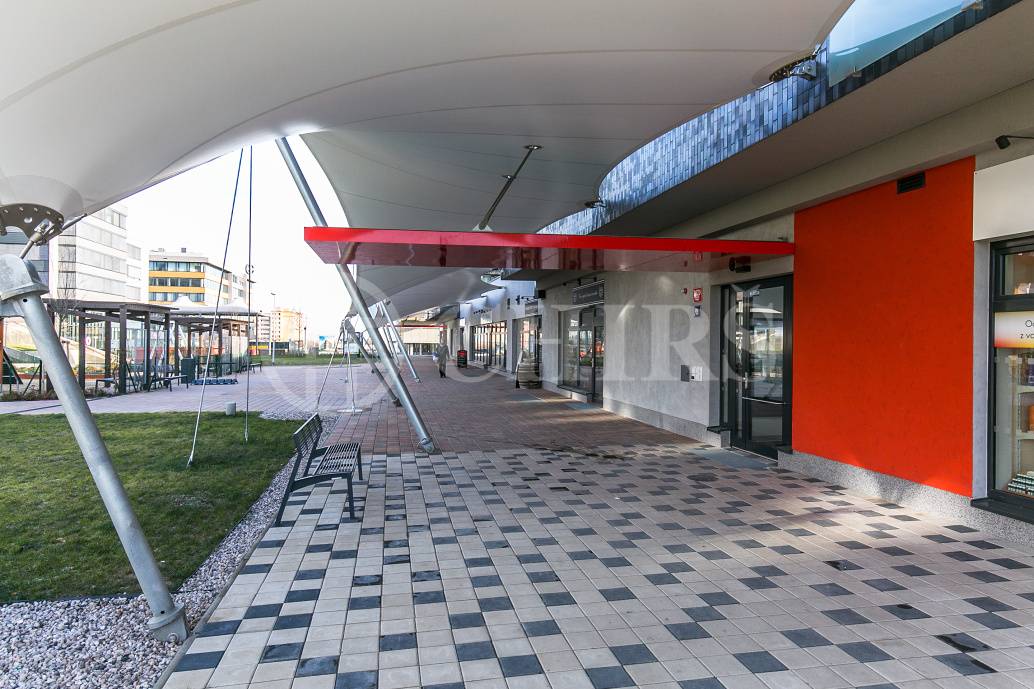 Pronájem bytu 2+kk s balkonem, OV, 43m2, ul. nám. Junkových 2870/3, Praha 13 - Stodůlky