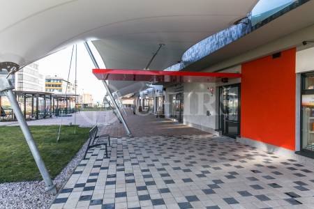 Pronájem bytu 2+kk s balkonem, OV, 43m2, ul. nám. Junkových 2870/3, Praha 13 - Stodůlky